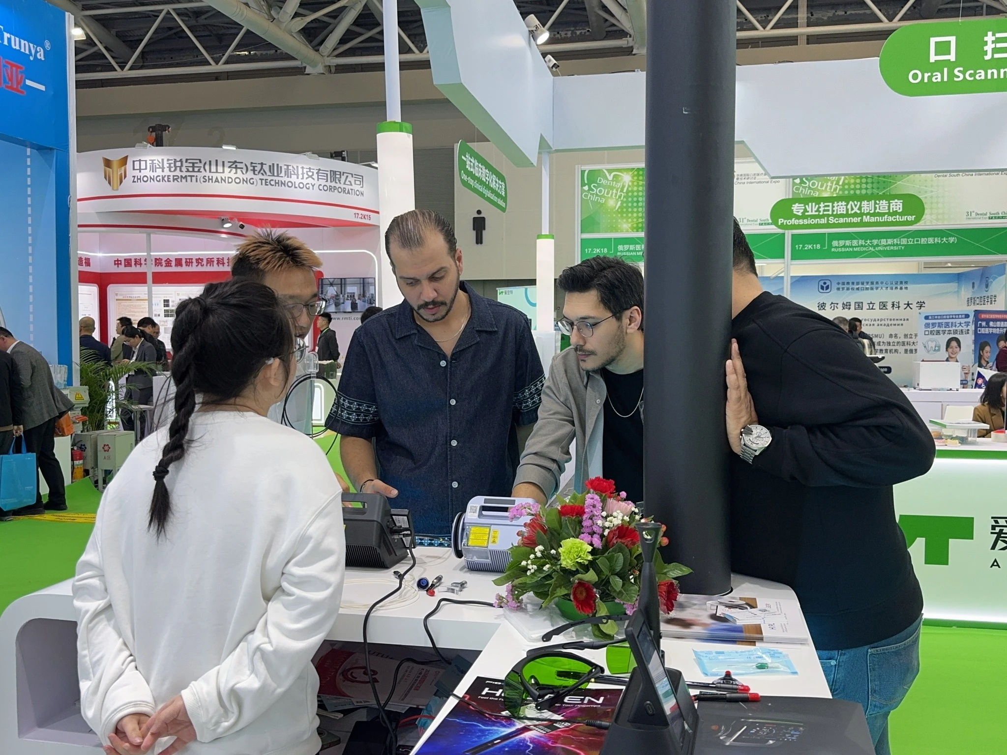 Come experience Helipen and our full range of dental laser solutions