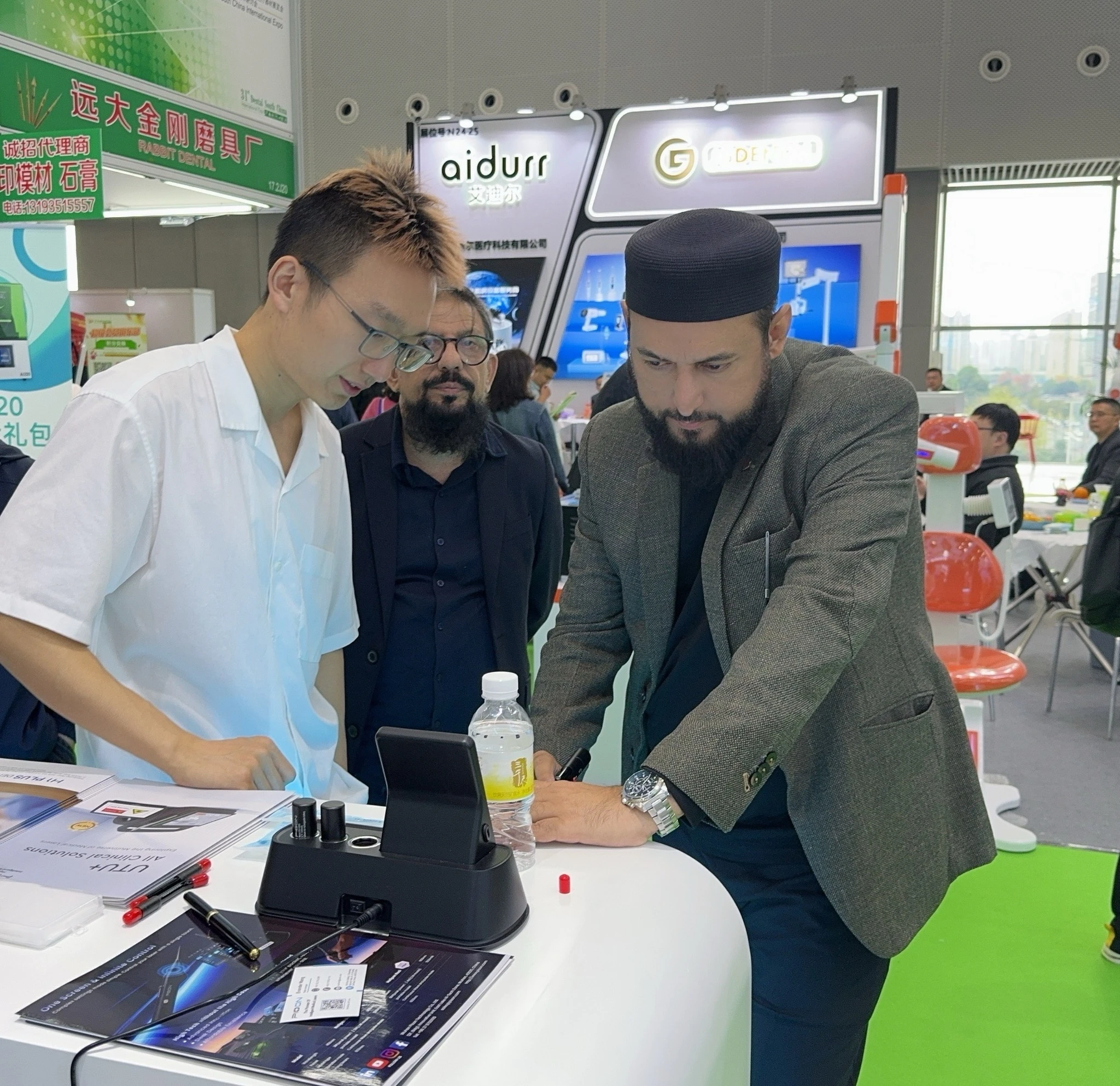 Come experience Helipen and our full range of dental laser solutions