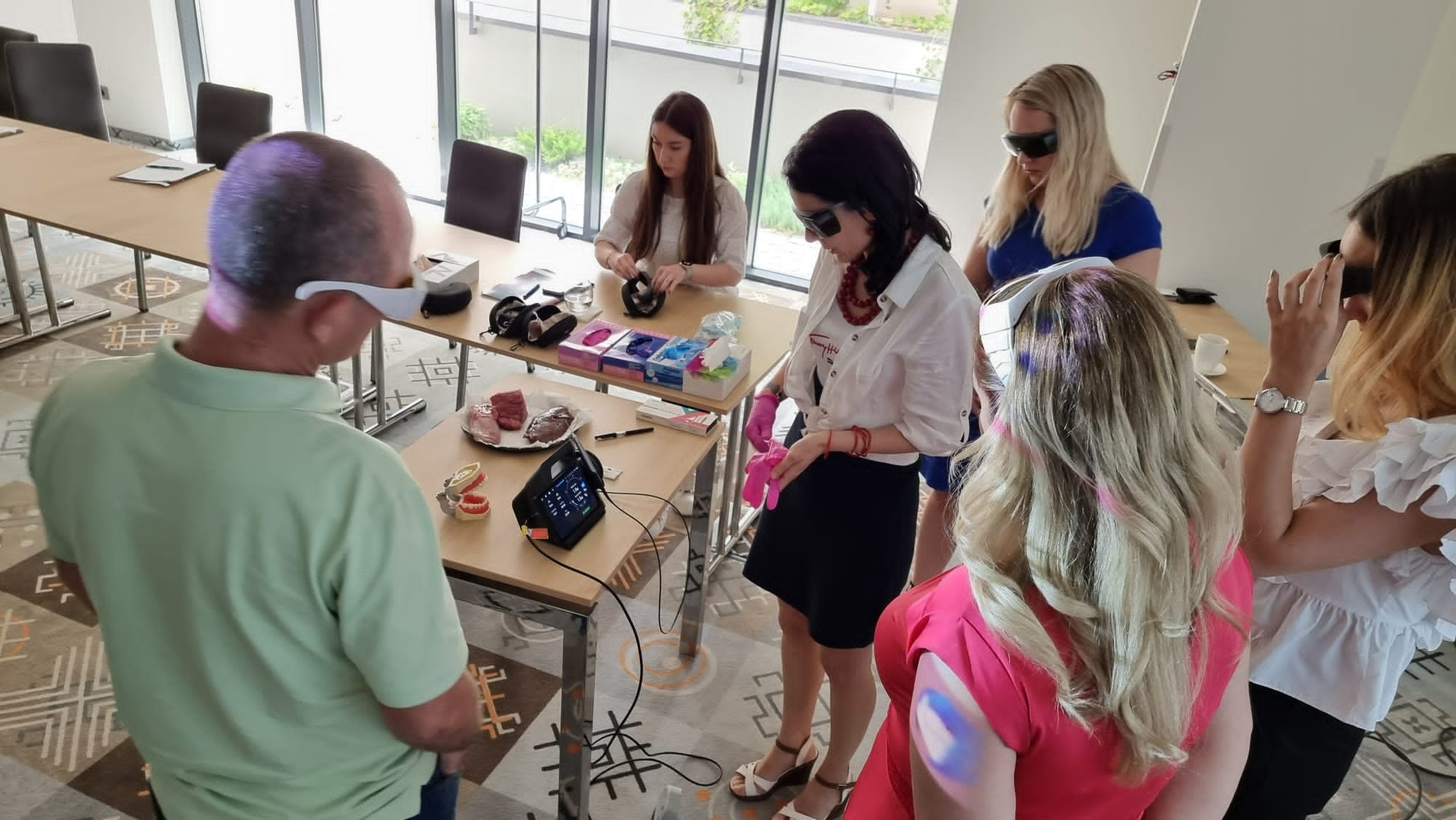 Dental laser clinical training in Romania！