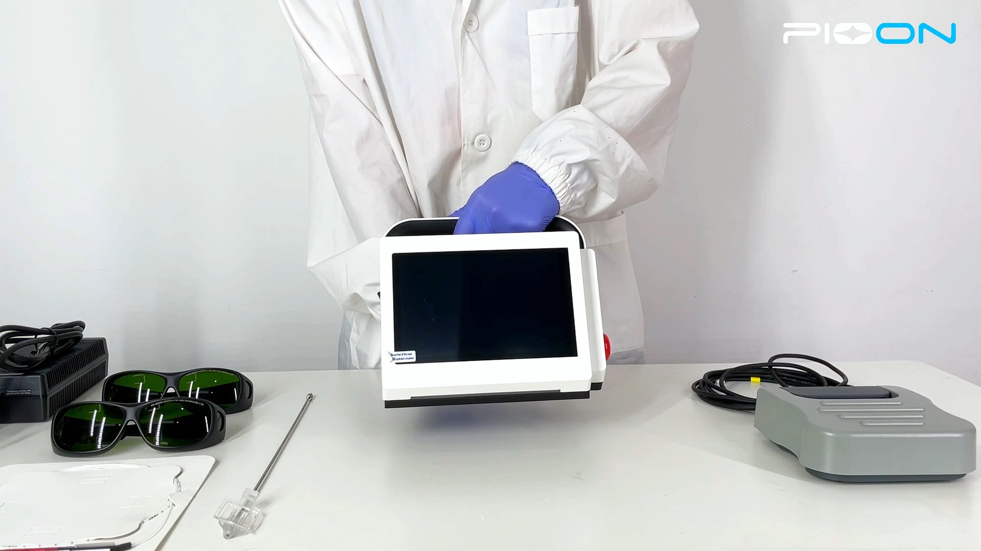 A warm welcome to our newest version of S1 Pro medical diode laser. 